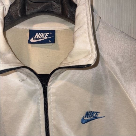 Nike Men's Black, White, and Blue Windbreaker - Picture 3 of 6